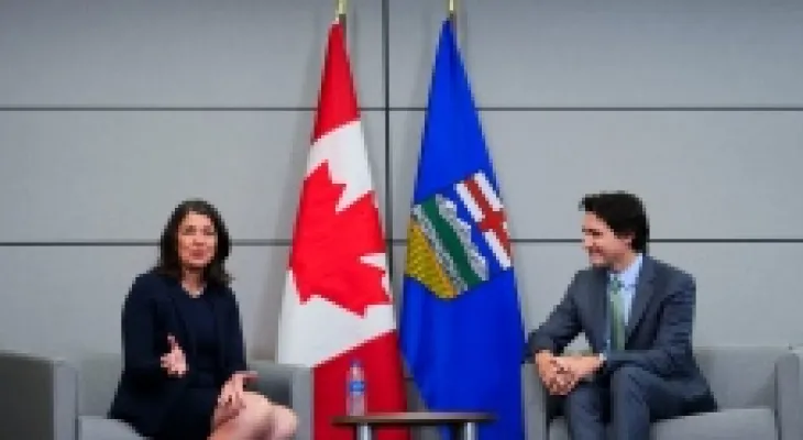 La Première ministre de l'Alberta exhorte Trudeau à répondre aux préoccupations croissantes des premiers ministres concernant la taxe sur le carbone.