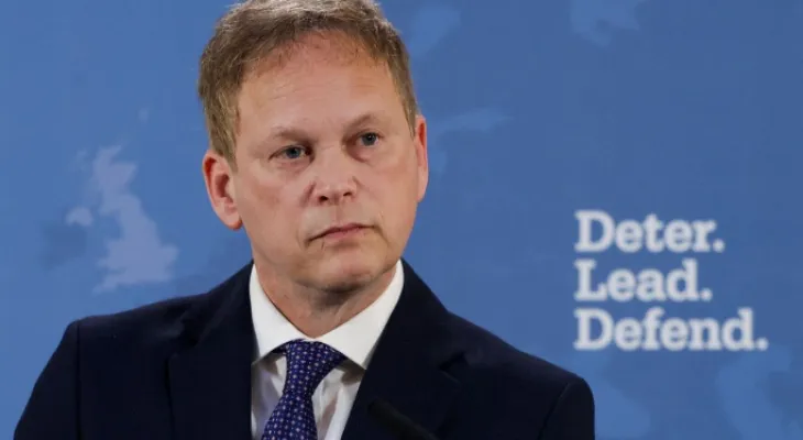 British Defense Minister demands raising the army budget to 3%