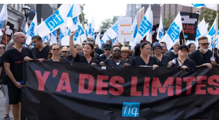Protesting FIQ nurses working without contracts in Quebec City