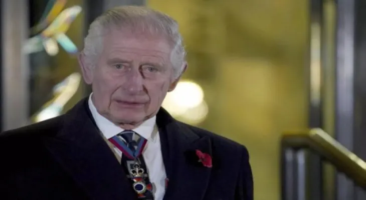 King Charles's first appearance leaving his palace after rumors of his death