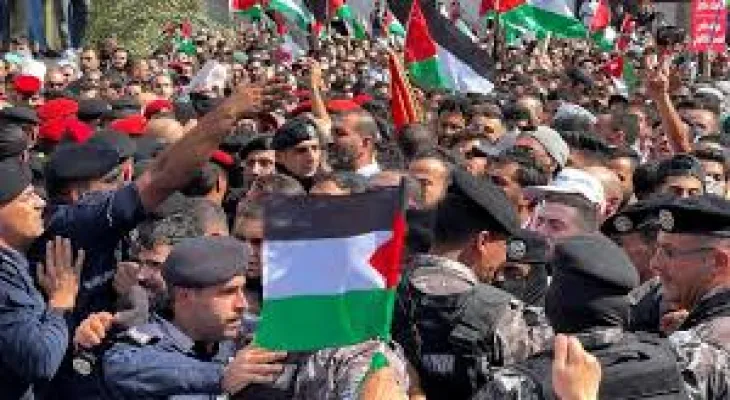 Jordanian march calls for "bombing Tel Aviv" in front of the Israeli embassy in Amman
