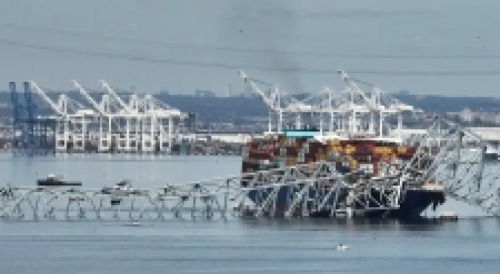 Officials confirm that Canadian bridges are safe after the collapse of the American bridge hit by a ship