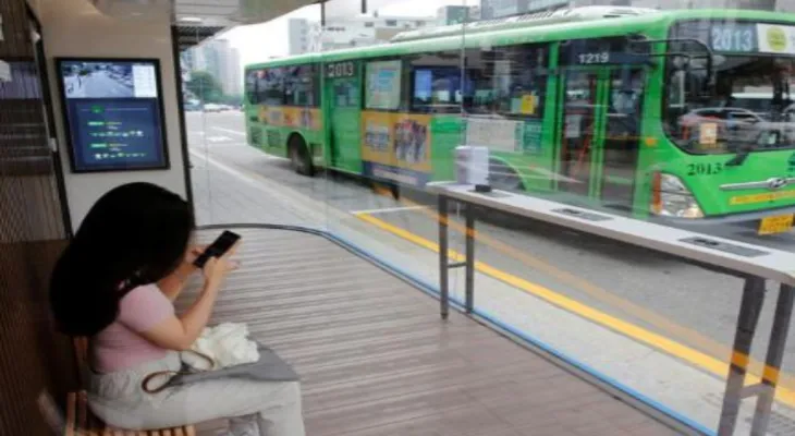 South Korean bus drivers begin strike