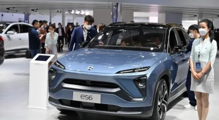 Chinese car manufacturers lower prices to attract buyers