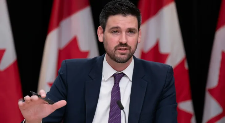 Housing Minister: The government is working on increasing the number of permanent residents at a manageable pace