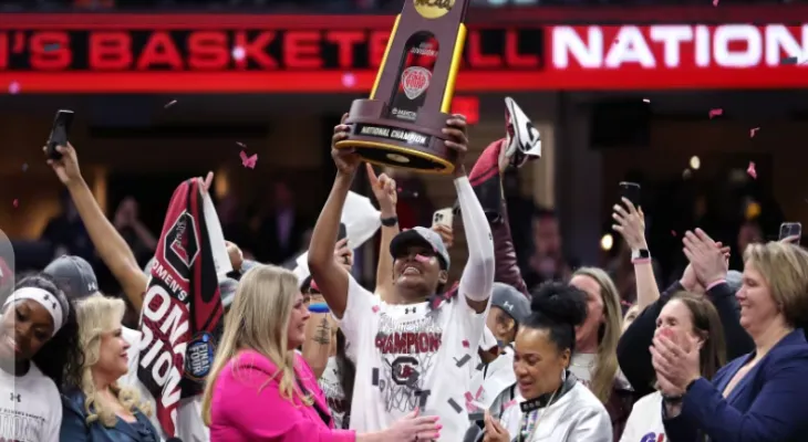 South Carolina ends its perfect season with an NCAA championship by defeating Clark and hockey 87-75