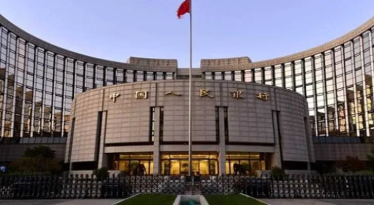 The Chinese central bank injects two billion yuan into the banking system