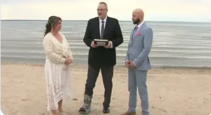 Despite the solar eclipse, a couple gets married in Ontario