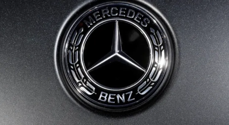 Mercedes-Benz recalls 341,000 vehicles due to the risk of fire.