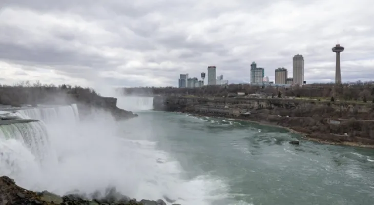 Ontario allocates a billion dollars for the renewal of power generation stations in the Niagara region.