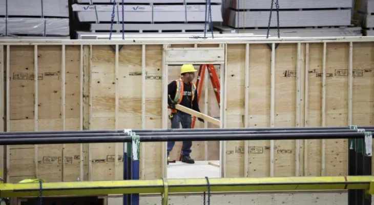Experts: Solving the shortage of construction workers is a key factor in addressing the housing crisis