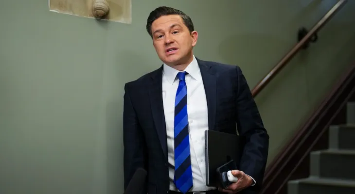 Le chef des conservateurs critique le nouveau budget et appelle à revoir les programmes sociaux