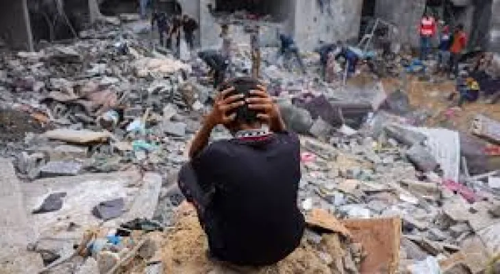 Setting up tents in southern Gaza while Israel prepares to attack Rafah.