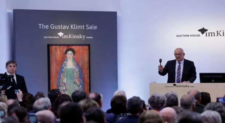 A painting by Austrian artist Gustav Klimt was sold for 30 million euros at an auction in Vienna.