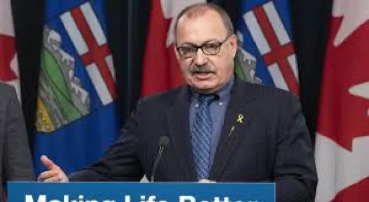 The Alberta Bill grants the Cabinet the power to dismiss members of municipal councils and to change or abolish the internal regulations.