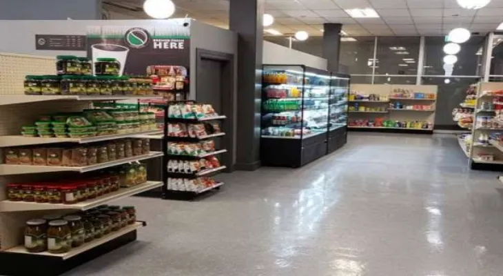 Les Canadiens acceptent de consommer des aliments après leur date de péremption.