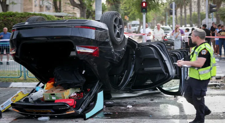 The Israeli Minister of National Security's car overturned after running a red light and he sustained minor injuries.