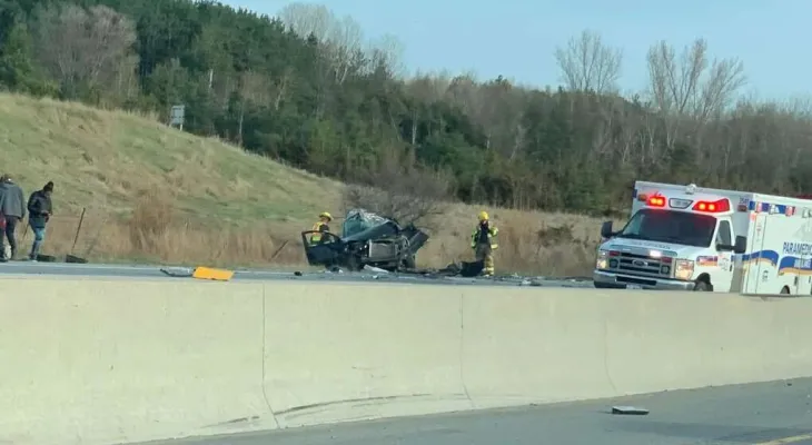A fatal collision involving six vehicles on the 400 highway results in one death.