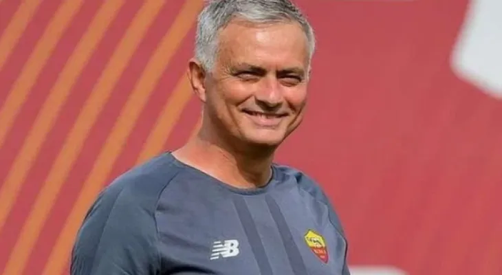 Mourinho rejects an offer to coach the Canadian national team.