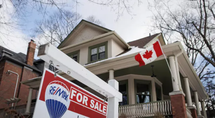 Many Canadians are waiting for a decline in interest rates to buy homes.
