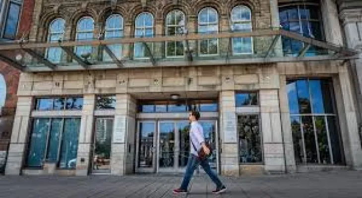 The government publishes more details about the plan to return employees to the offices by next September.