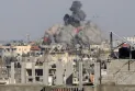 Blessures de plusieurs Palestiniens suite au bombardement d'une maison au sud de Rafah par l'aviation de l'occupation