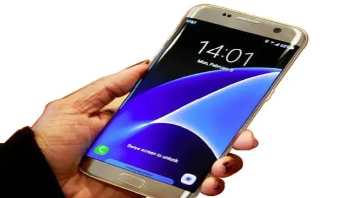 The Minister of Education in the Quebec government is studying a ban on mobile phones in all schools.