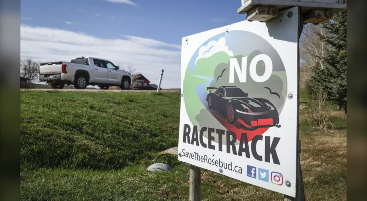 La colère des "agriculteurs de l'Alberta" face à la création d'une station mondiale de sport automobile