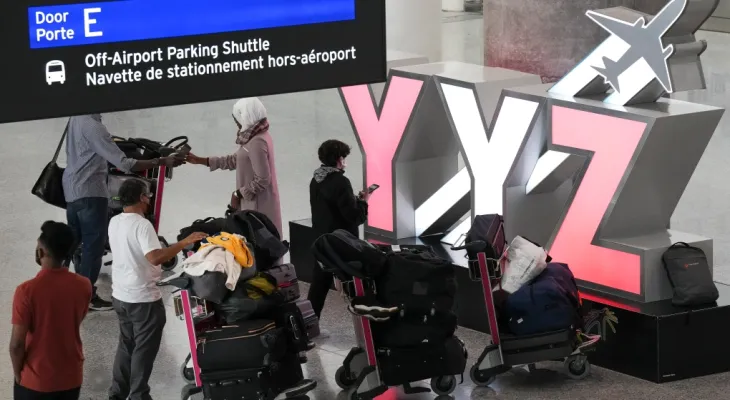 Organisateurs : Aucun remboursement pour les voyageurs ayant annulé un vol déjà annulé par la compagnie aérienne.
