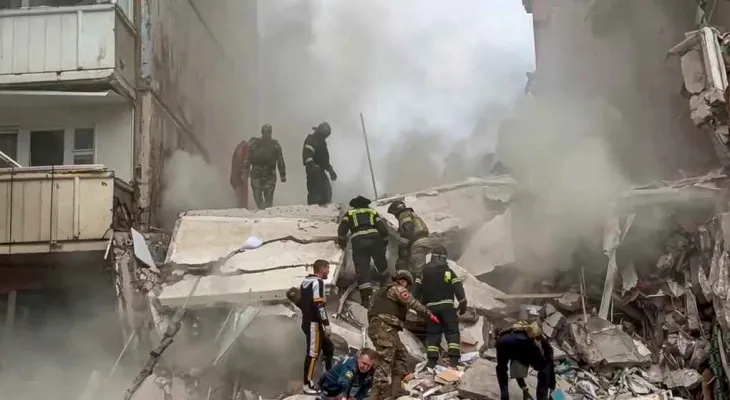 Avec l'intensification des combats acharnés... il ne reste plus que quelques centaines d'habitants dans une ville frontalière ukrainienne au milieu de l'offensive russe