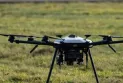 La police de l'Ontario arrête un homme ayant utilisé un drone pour larguer des objets interdits dans une prison à haute sécurité.