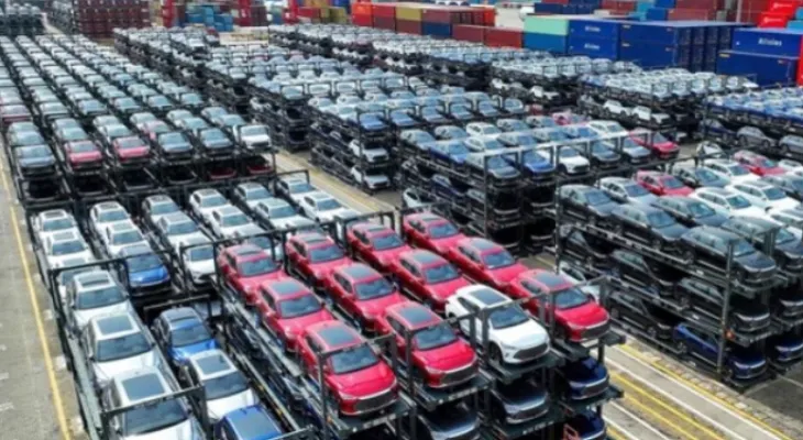 Les États-Unis augmentent les droits de douane sur les importations de voitures électriques chinoises à 100%