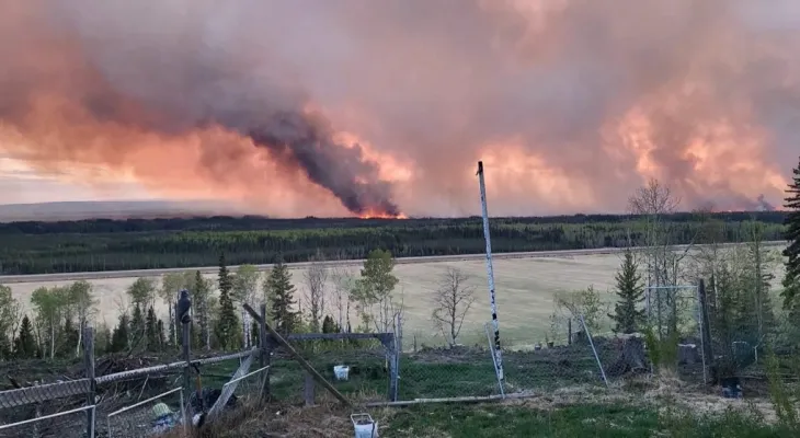 Les incendies de forêt dévorent 4 maisons près de Fort Nelson en Colombie-Britannique