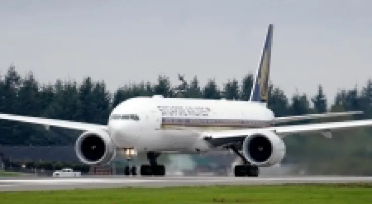 Décès d'une personne et blessure d'autres après que un vol entre Londres et Singapour ait rencontré de fortes turbulences aériennes.