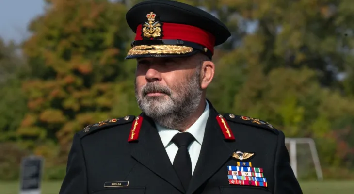 L'ancien président des ressources humaines militaires poursuit les forces armées et le gouvernement suite à une affaire de mauvaise conduite