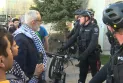 Les membres du corps enseignant et les étudiants de l'Université de Calgary expriment leur inquiétude face au « travail brutal » pendant la dispersion des manifestations.