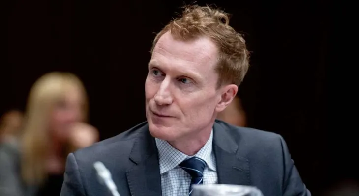 وزير الهجرة prévoit de présenter un projet de loi pour élargir les droits de citoyenneté aux enfants nés à l'étranger
