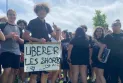 Manifestation des élèves du secondaire à Montréal contre le règlement vestimentaire des élèves dans les écoles
