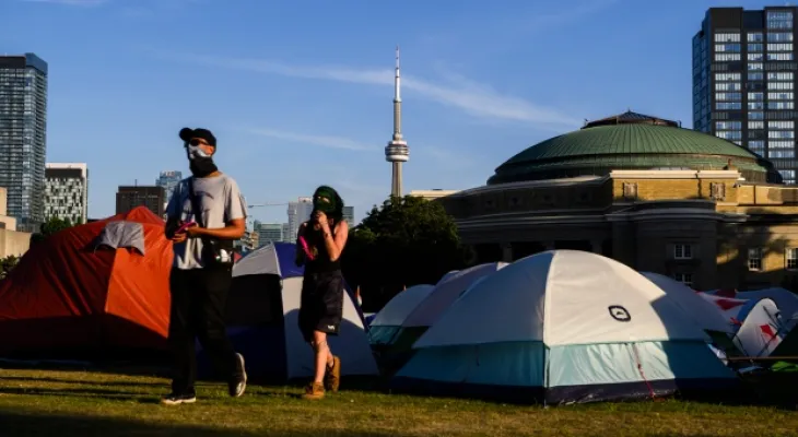 Les manifestants pro-palestiniens se réunissent avec l'administration de l'Université de Toronto aujourd'hui