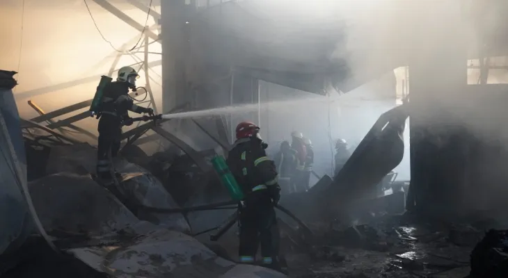 Le nombre de morts dans l'attaque de Kharkiv s'élève à 14 et Zelensky met en garde contre des mouvements des forces russes