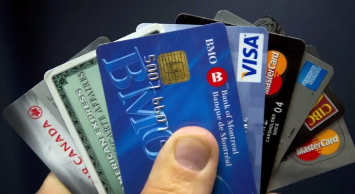 Rapport : de plus en plus de Canadiens ne paient que le minimum sur leurs cartes de crédit