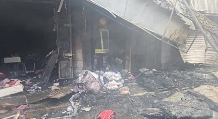 The Israeli occupation causes a massive fire in the Husseiniya and Al-Bireh commercial complex.