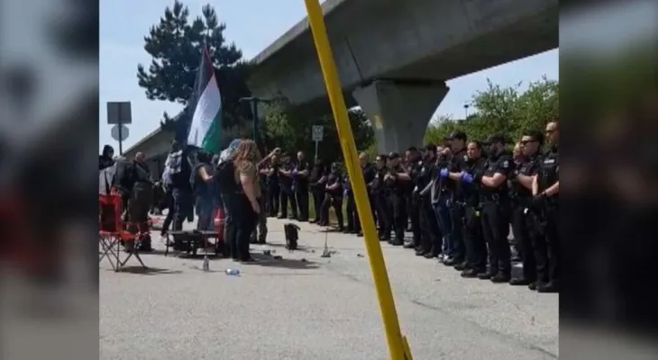 Arrest of 14 people during a pro-Palestinian demonstration that blocked trains and traffic in East Vancouver