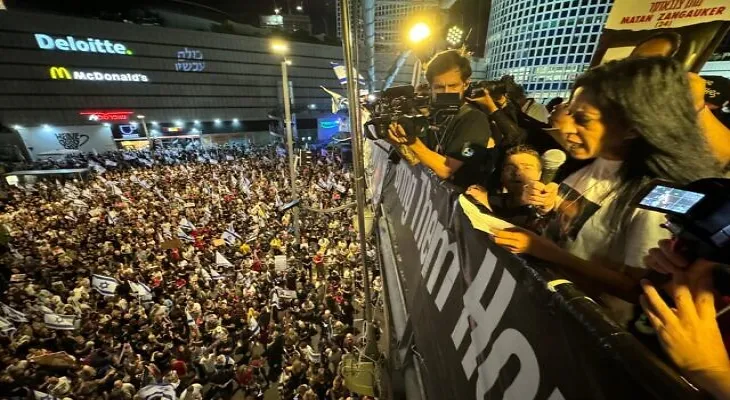 Massive demonstrations in Tel Aviv calling for the ousting of Netanyahu's government and pushing for a deal to recover the hostages.