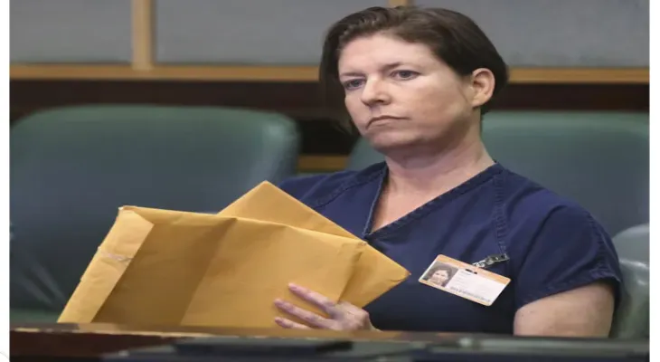 Trial of a woman who left her boyfriend to die inside a bag