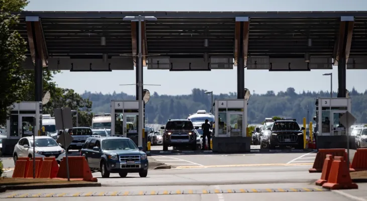 The Canadian Border Workers Union sets midnight on Friday as the deadline to start the strike.