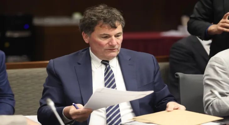 Loblan: The government grants the investigation committee "appropriate authorization" regarding the disclosure of the names of deputies involved with foreign intermediaries.