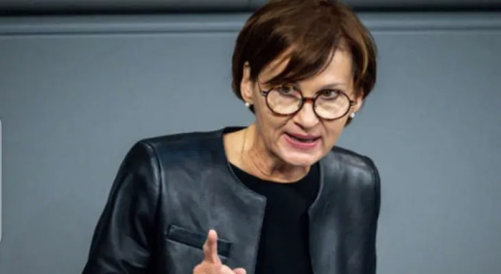 The German Minister of Education intends to dismiss an official in the ministry due to her handling of the Gaza protests.