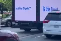 L'unité des crimes haineux de la police de Toronto enquête sur un camion diffusant une vidéo islamophobe