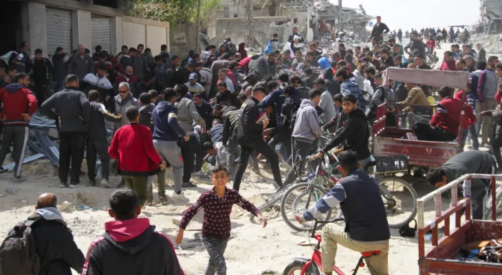 L'échec des engagements israéliens à protéger la voie d'aide vers Gaza dans le contexte du chaos entravant le processus de distribution